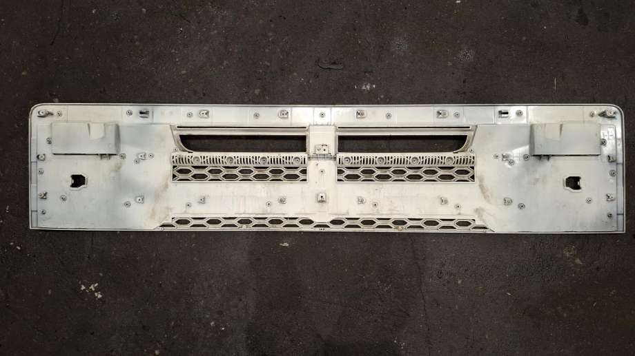 Grill midt til Lastebil Volvo FH 2014-2020 (Versjon 4) (Versjon 4) (84033230|82300808|)