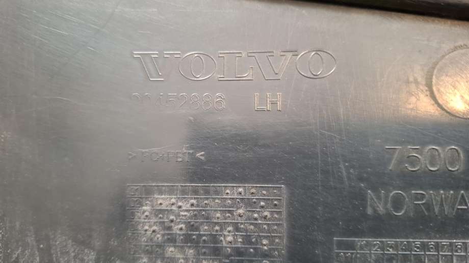 Frontlyktering venstre til Lastebil Volvo FH 2002-2008 (Versjon 2) (Versjon 2) (20452866|)