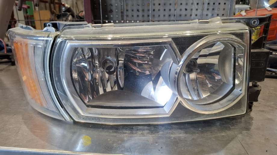 Frontlykt høyre halogen til Lastebil Scania PGRT-Serie R, 2003-2015  (2241831)