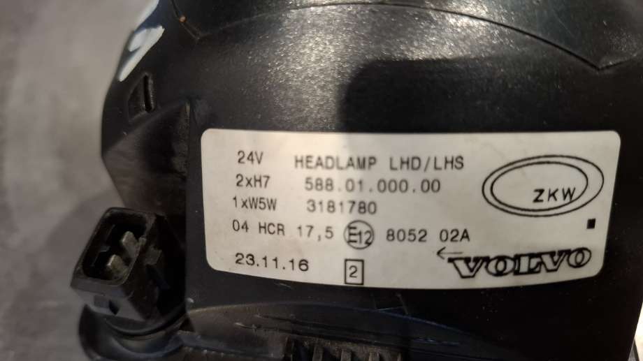 Frontlykt venstre halogen til Lastebil Volvo FL 1996-2005  (|3181780|3181782)