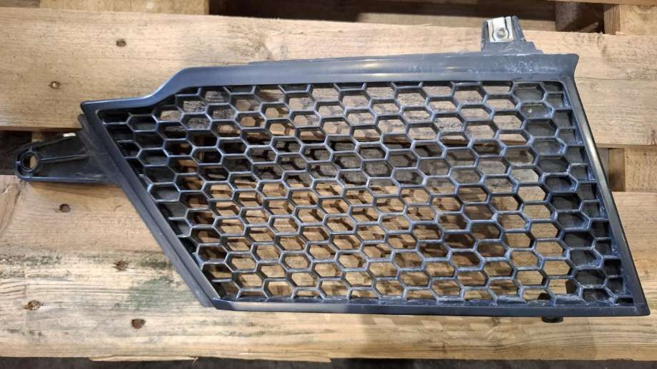 Grill høyre til Lastebil Scania LPGRS-Serie R 2018-->> (|2307647)