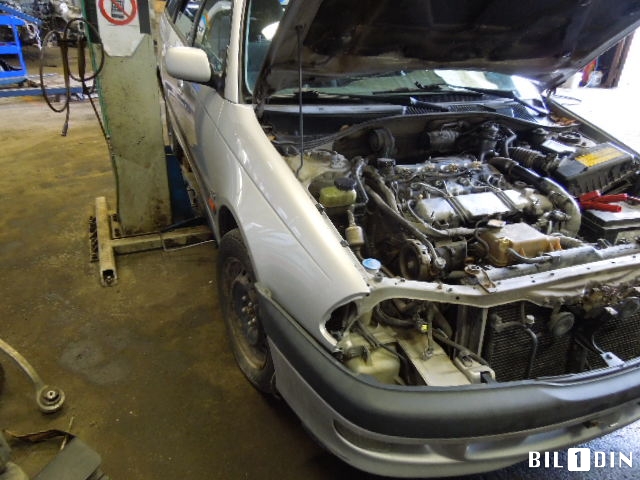 Toyota Avensis 2000-2003 (Type I, Fase 2) , Motorkode: 1CD-FTV, Girkassekode: 30300-2B860