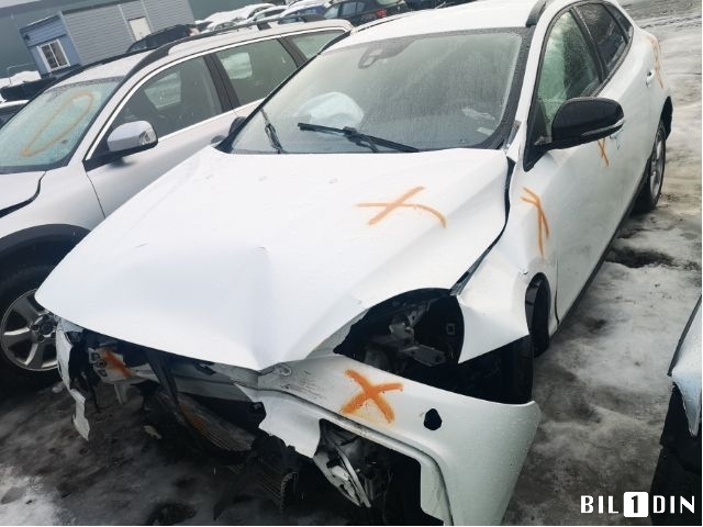 Volvo V40 2012-2019 , Motorkode: D4204T9, Girkassekode: 