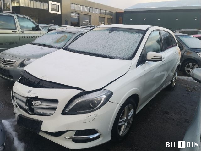 Mercedes B-Klasse 2011-2018 (W246) (W246), Motorkode: EM0004, Girkassekode: 