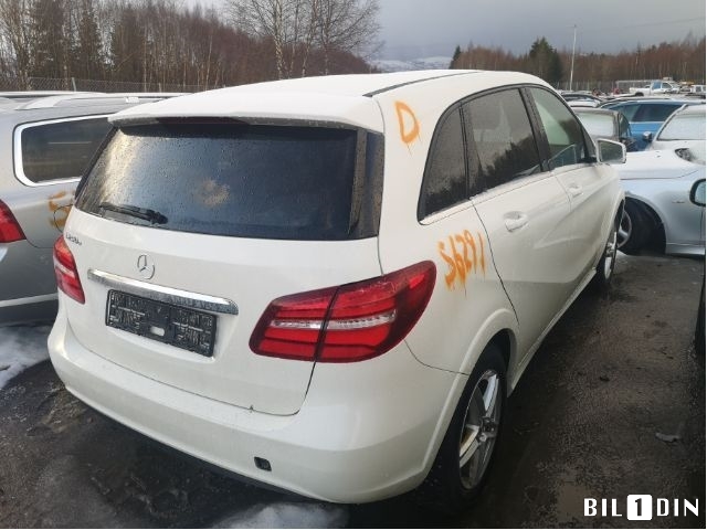 Mercedes B-Klasse 2011-2018 (W246) (W246), Motorkode: EM0004, Girkassekode: 
