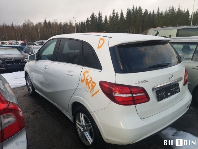 Mercedes B-Klasse 2011-2018 (W246) (W246), Motorkode: EM0004, Girkassekode: 