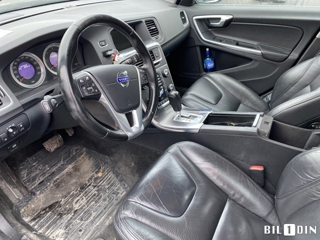 Volvo V60 2010-2013 (Type I, Fase 1) , Motorkode: D5204T2, Girkassekode: 