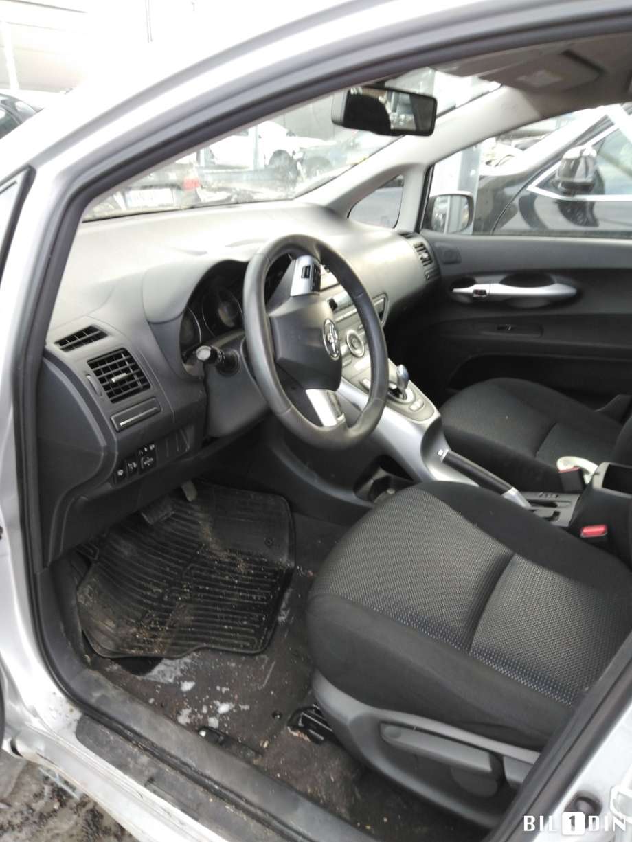 Toyota Auris 2010-2012 (Type I, Fase 2) , Motorkode: 2ZR-FXE, Girkassekode: 