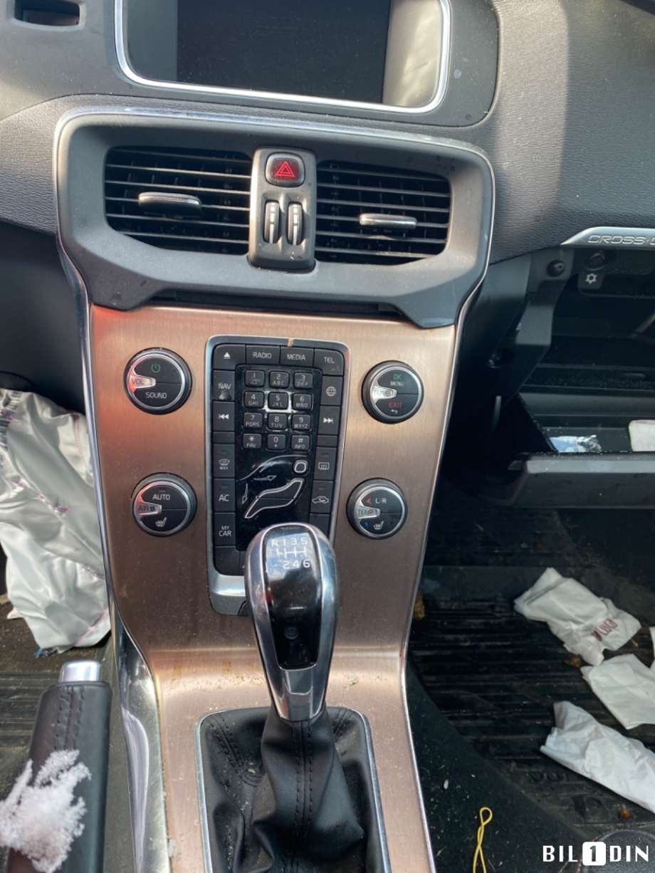 Volvo V40 2012-2019 , Motorkode: D4162T, Girkassekode: 