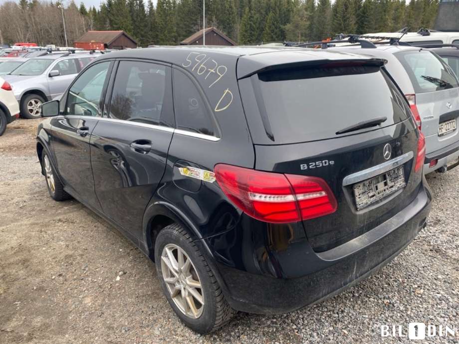 Mercedes B-Klasse 2011-2018 (W246) (W246), Motorkode: EM0004, Girkassekode: