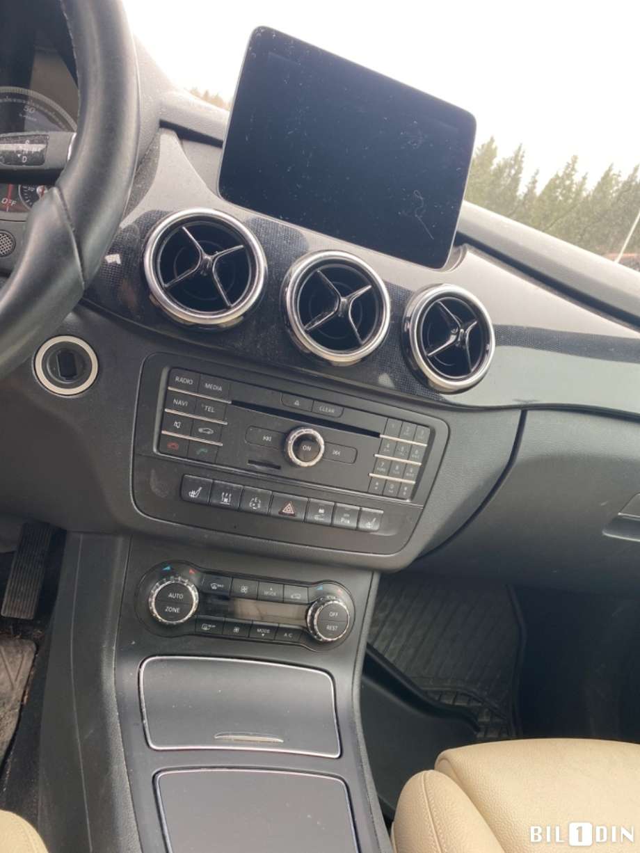 Mercedes B-Klasse 2011-2018 (W246) (W246), Motorkode: EM0004, Girkassekode: