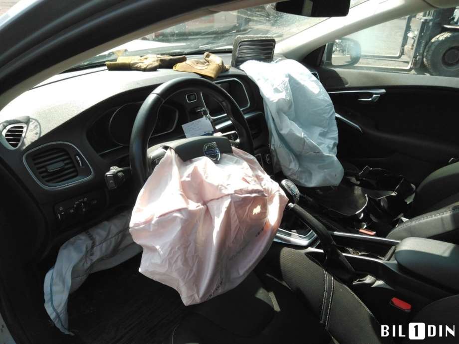 Volvo V40 2012-2019 , Motorkode: D4162T, Girkassekode: