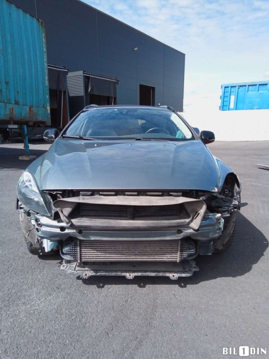 Volvo V40 2012-2019 , Motorkode: D4204T8, Girkassekode: 