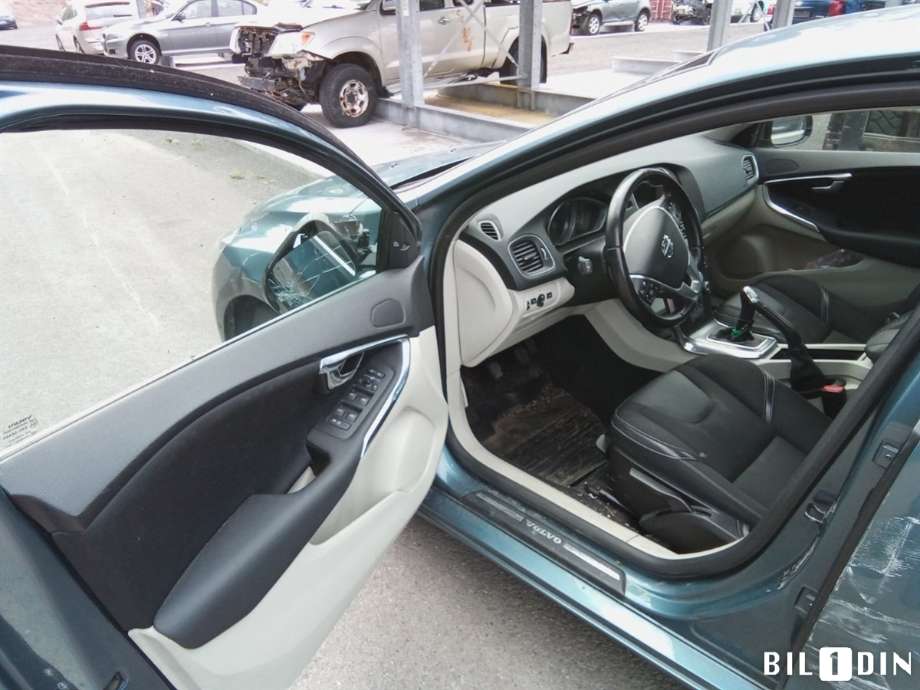 Volvo V40 2012-2019 , Motorkode: D4162T, Girkassekode: 
