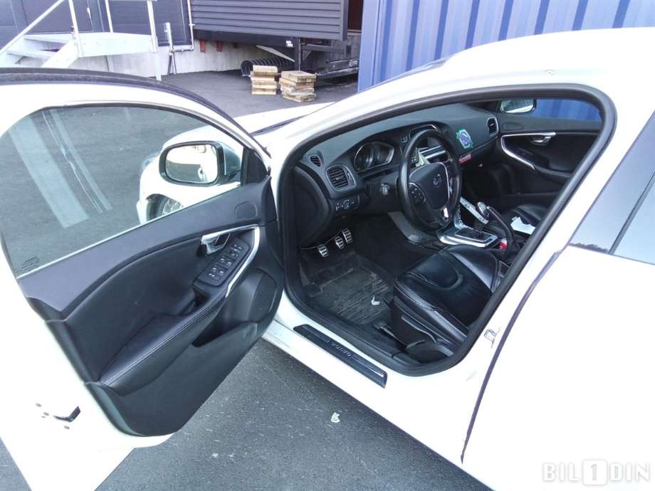 Volvo V40 2012-2019 , Motorkode: D4162T, Girkassekode: 