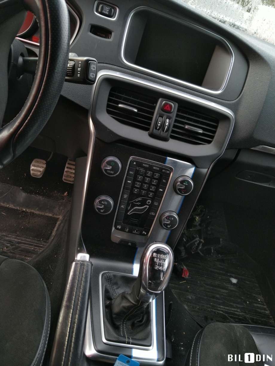 Volvo V40 2012-2019 , Motorkode: B4164T3, Girkassekode: