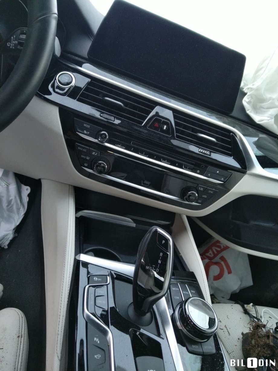 BMW 5-Serie 2017-->> (G30/G31) (G30/G31), Motorkode: N63-B44C, Girkassekode: