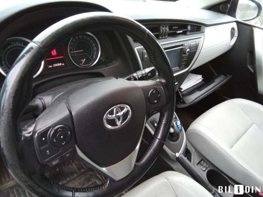 Toyota Auris 2013-2015 (Type II, Fase 1) , Motorkode: 2ZR-FXE, Girkassekode: 