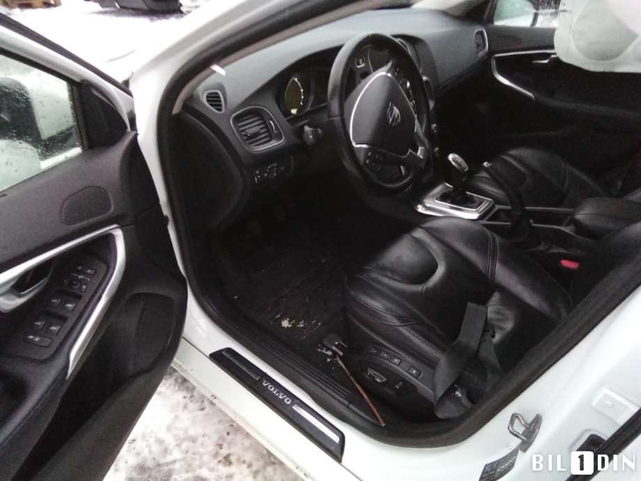Volvo V40 2012-2019 , Motorkode: D4162T, Girkassekode: 