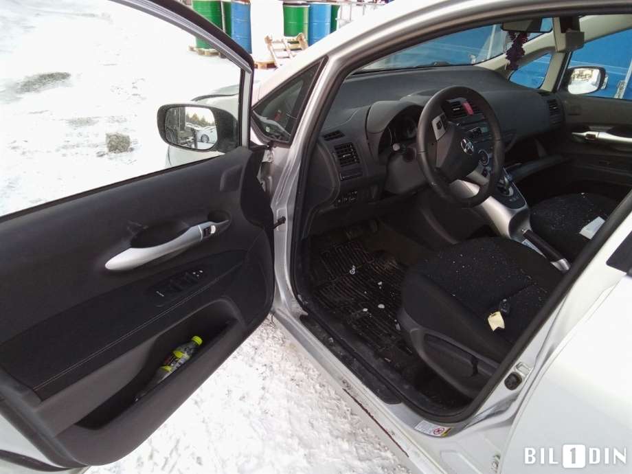 Toyota Auris 2010-2012 (Type I, Fase 2) , Motorkode: 2ZR-FXE, Girkassekode: 