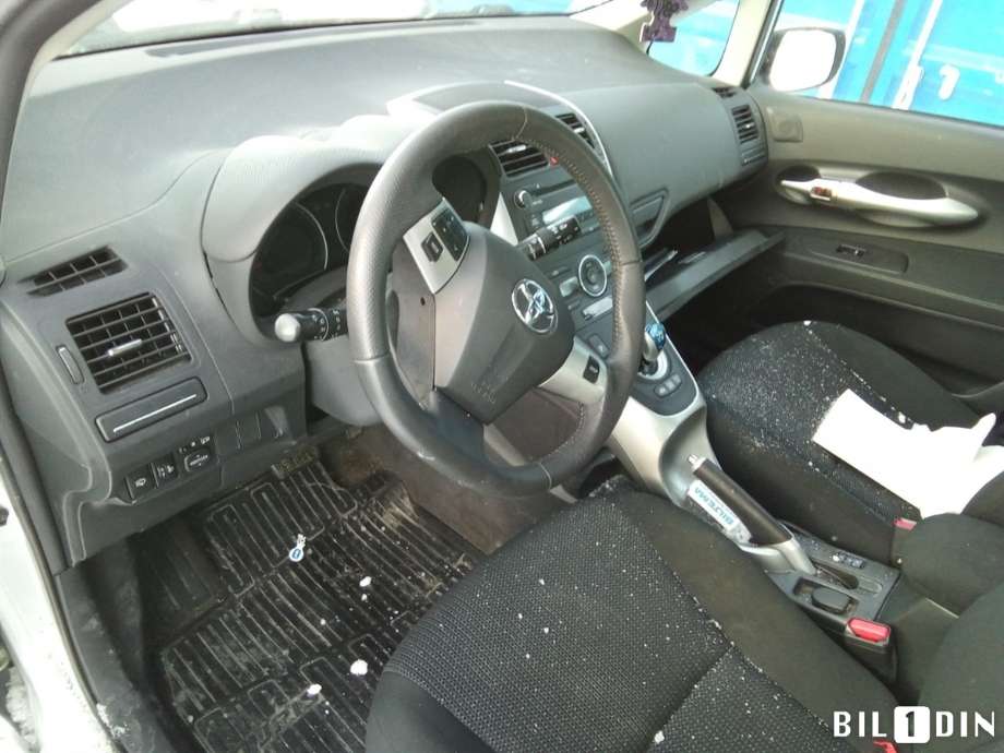 Toyota Auris 2010-2012 (Type I, Fase 2) , Motorkode: 2ZR-FXE, Girkassekode: 