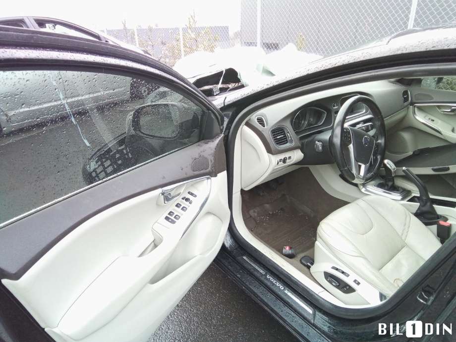 Volvo V40 2012-2019 , Motorkode: D4162T, Girkassekode: 