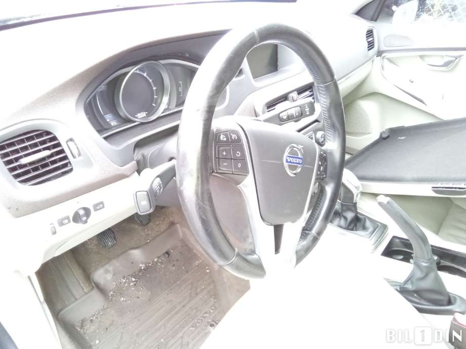 Volvo V40 2012-2019 , Motorkode: D4162T, Girkassekode: 
