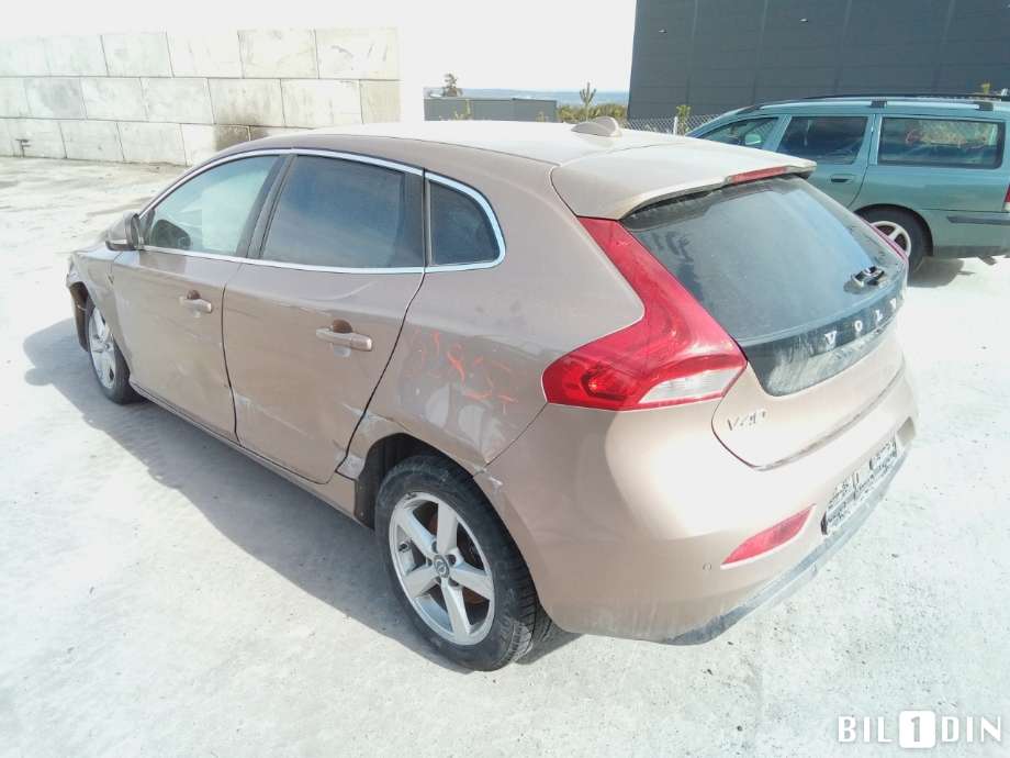 Volvo V40 2012-2019 , Motorkode: D4204T8, Girkassekode: 