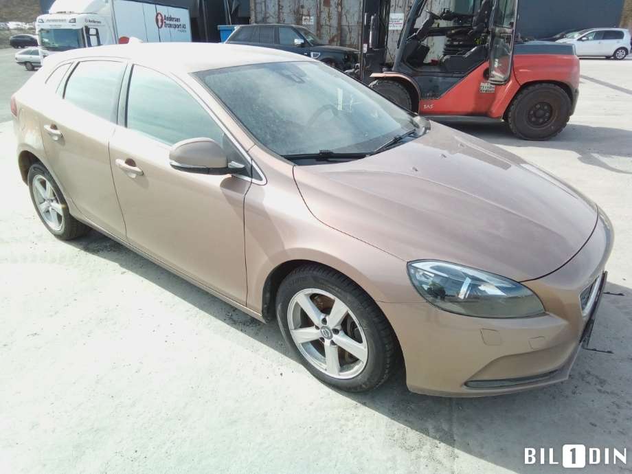Volvo V40 2012-2019 , Motorkode: D4204T8, Girkassekode: 