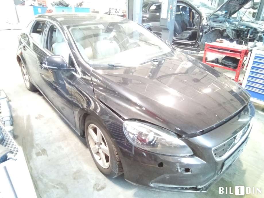 Volvo V40 2012-2019 , Motorkode: D4162T, Girkassekode: 