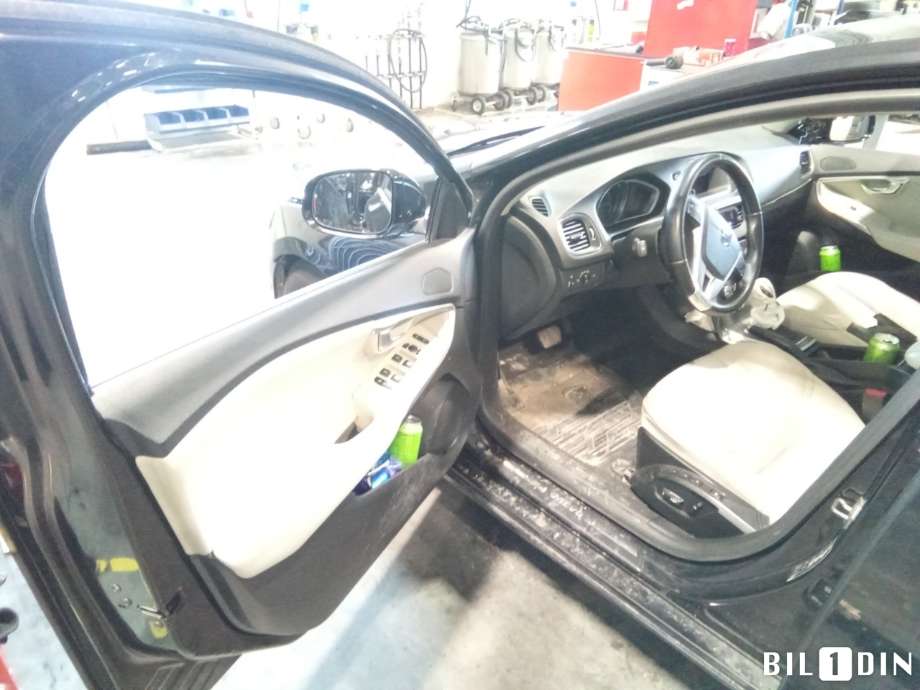 Volvo V40 2012-2019 , Motorkode: D4162T, Girkassekode: 
