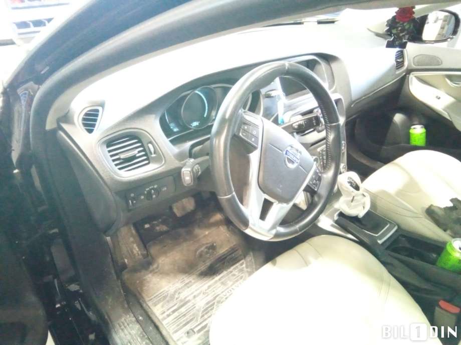 Volvo V40 2012-2019 , Motorkode: D4162T, Girkassekode: 
