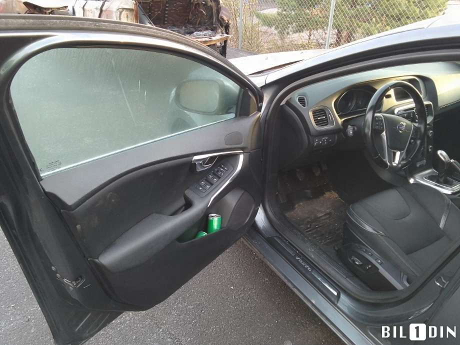 Volvo V40 2012-2019 , Motorkode: D4162T, Girkassekode: 