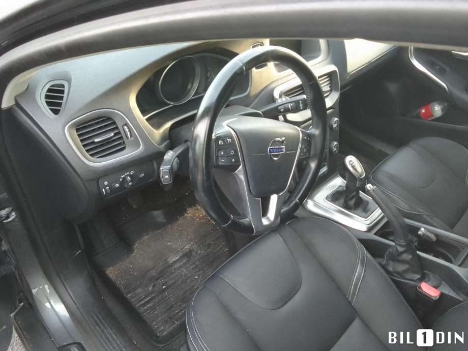 Volvo V40 2012-2019 , Motorkode: D4162T, Girkassekode: 