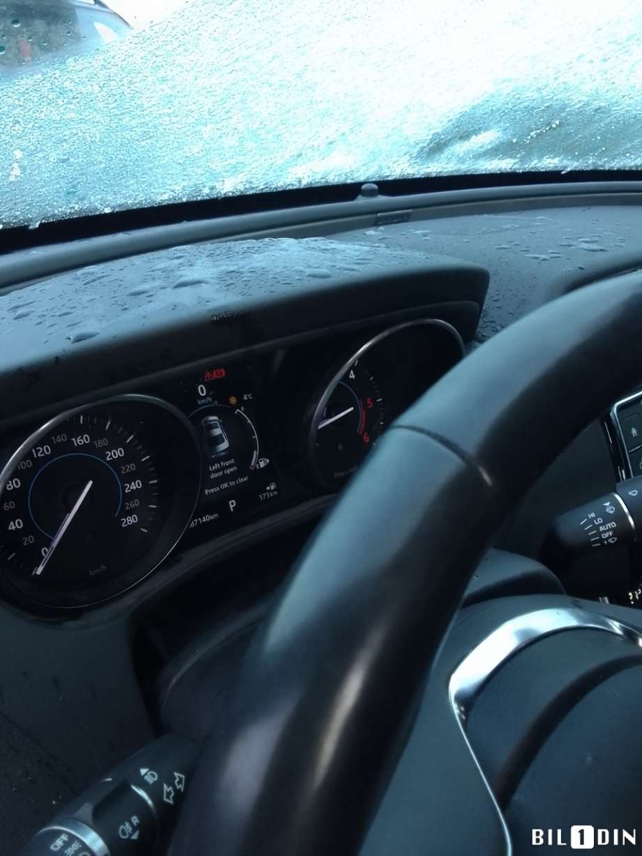 Jaguar XE 2015-->> , Motorkode: 204DTA, Girkassekode: 