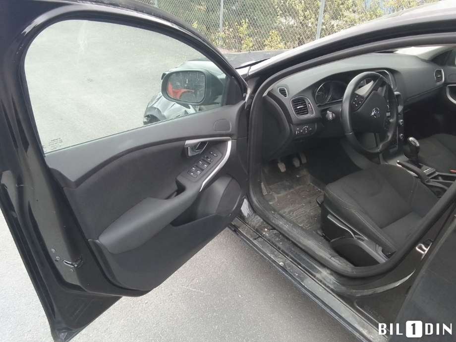 Volvo V40 2012-2019 , Motorkode: D4162T, Girkassekode: 