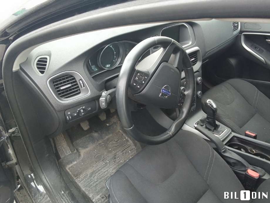 Volvo V40 2012-2019 , Motorkode: D4162T, Girkassekode: 