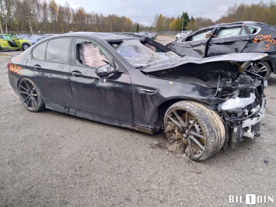 BMW 5-Serie 2010-2017 (F10/F11) (F10/F11), Motorkode: S63-B44B, Girkassekode: 