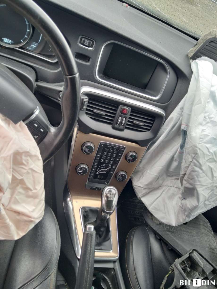 Volvo V40 2012-2019 , Motorkode: D4162T, Girkassekode: