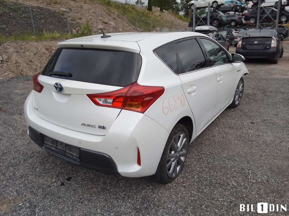 Toyota Auris 2013-2015 (Type II, Fase 1) , Motorkode: 2ZR-FXE, Girkassekode: 