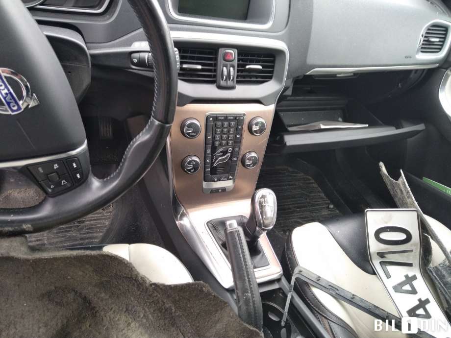 Volvo V40 2012-2019 , Motorkode: D4162T, Girkassekode: 