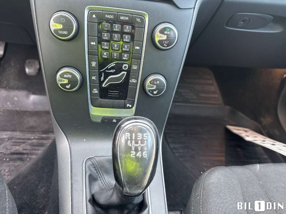Volvo V40 2012-2019 , Motorkode: D4162T, Girkassekode: 