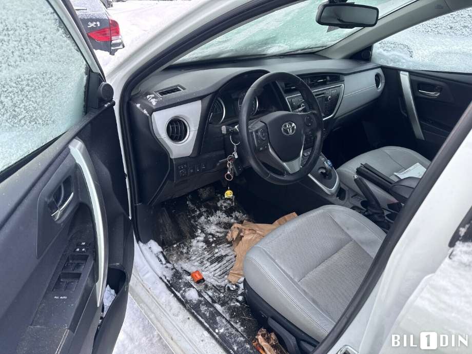 Toyota Auris 2013-2015 (Type II, Fase 1) , Motorkode: 2ZR-FXE, Girkassekode: