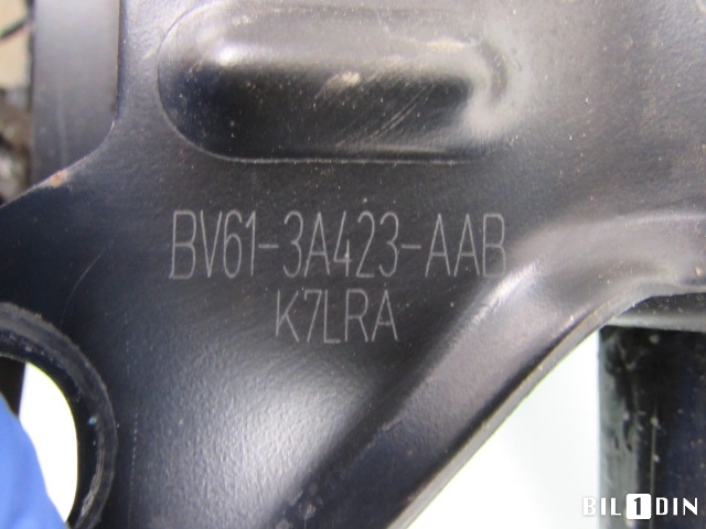 Bærebru høyre foran nedre til Ford Focus 2011-2014 (Type III, Fase 1) (FORD FOCUS SPORT 1,0 STV|BV613A423AAC|BV613A423AAB|BV613C339AAA)