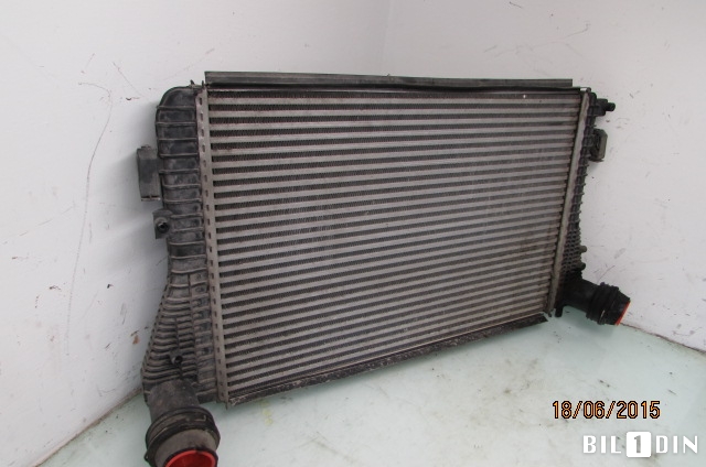 Intercooler til VW Touran 2003-2006 (Type I, Fase 1) (VOLKSWAGEN|1K0145803A|)