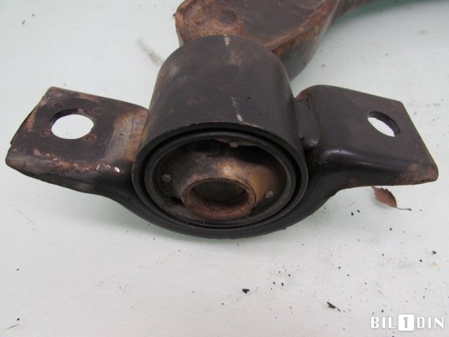 Bærebru venstre foran nedre til Ford Transit Connect 2003-2009 (Type I, Fase 1) (FORD|2TT43051B6|)