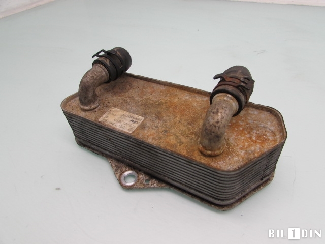 Oljekjøler til VW Caddy 2004-2010 (Type III, Fase 1)  (VOLKSWAGEN|02E409061B|KT4|)