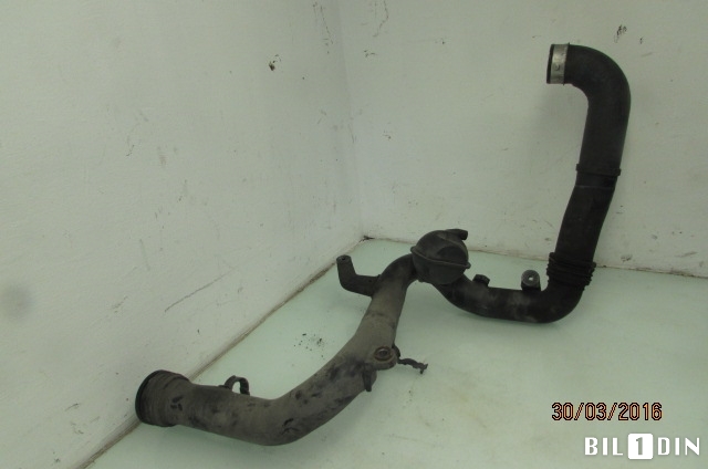 Turbo rør til VW Touran 2003-2006 (Type I, Fase 1) (VOLKSWAGEN|1K01457762AC|1K0145770B|)