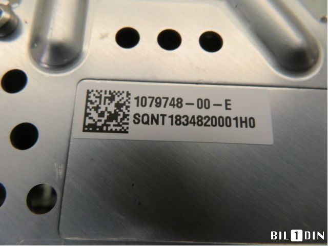 Bilstereo forsterker til Tesla Model 3 2018-2023 (Fase 1)  (TESLA|107974800E|SQNT1834820001H0|)