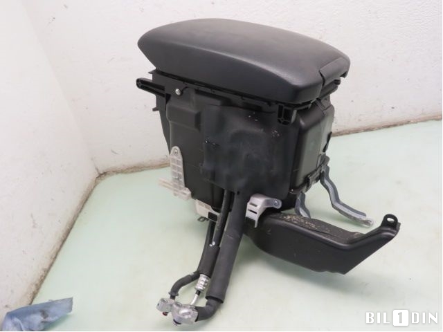 Innredning, Konsoll til Toyota Land Cruiser 150 2014-->> (Fase 2) (TOYOTA|8852060402C0|)